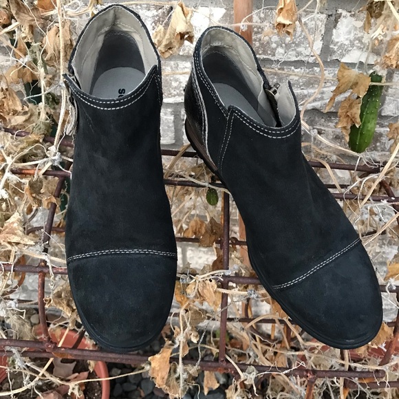 sorel major low bootie